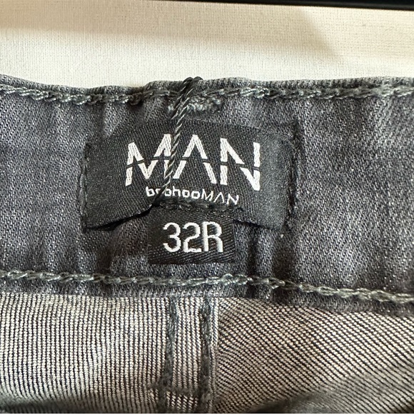 BOOHOO MAN SKINNY STRETCH RIP & REPAIR SELF FABRIC DENIM JEANS IN GREY 32 x 32” - Picture 3 of 14